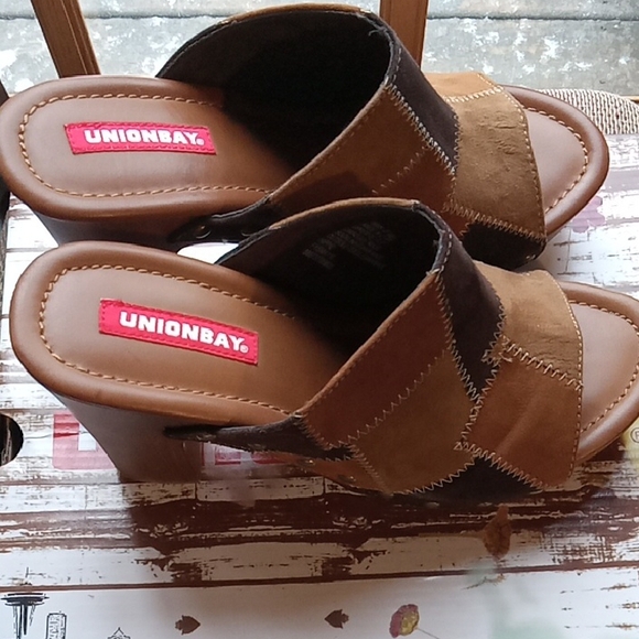 Unionbay Women's Brown Patchwork Sandals - Picture 3 of 8